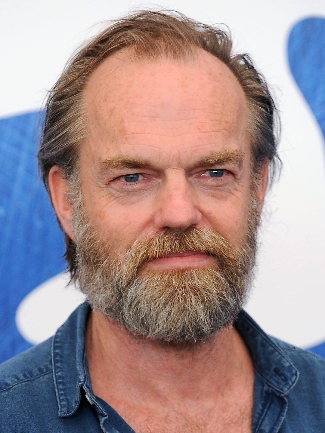 How tall is Hugo Weaving?